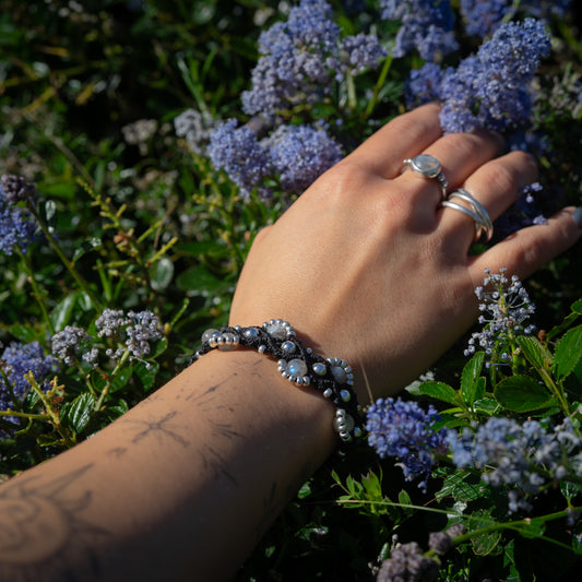 Pulsera Flores y Olas | Negro con Labradorita