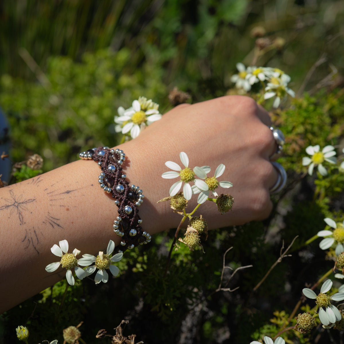 Pulsera Flores y Olas | Café con Cuarzo Ahumado