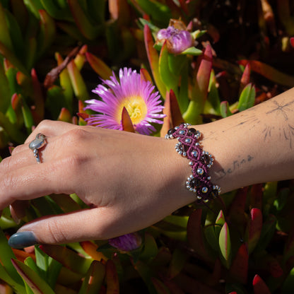 Pulsera Flores y Olas | Burdeo con Cuarzo Ahumado
