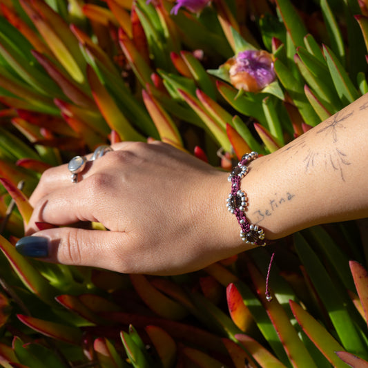Pulsera Floral | Burdeo con Cuarzo Ahumado